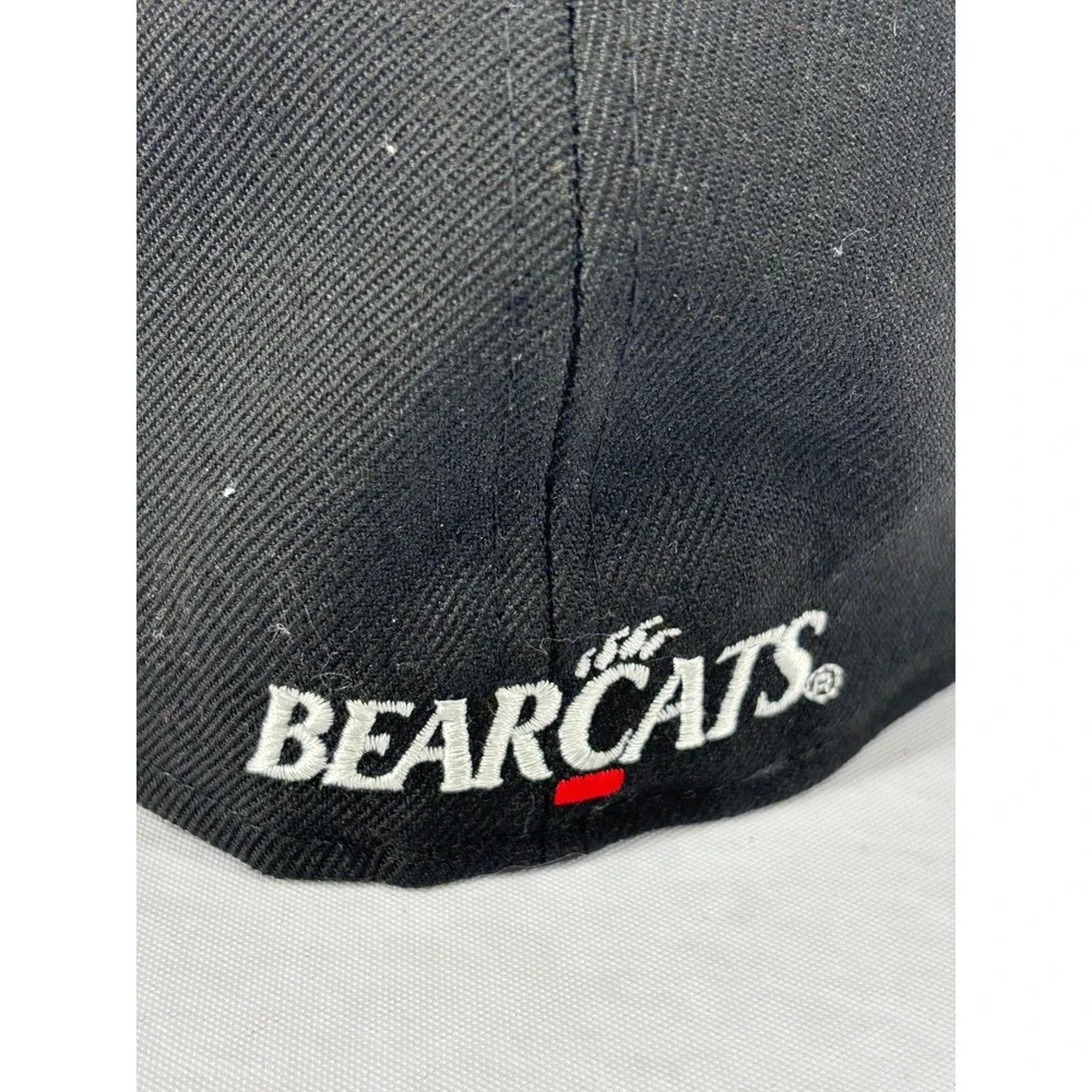 New Era Cincinnati Bearcats 59FIFTY Fitted Baseball Hat Cap Mens Black 7 1/4 NWT